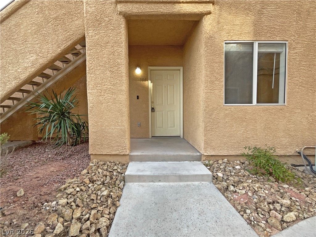 900 Heavenly Hills Court 106 — photo 2 of 20