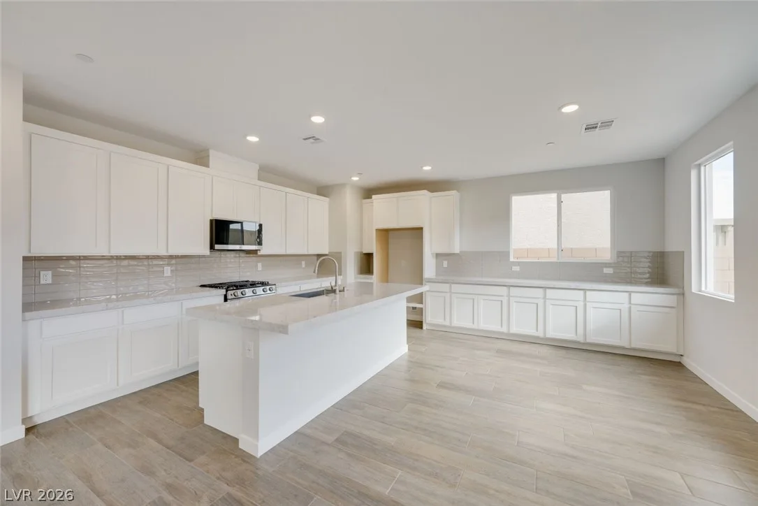 10781 Alamino Avenue — photo 5 of 15