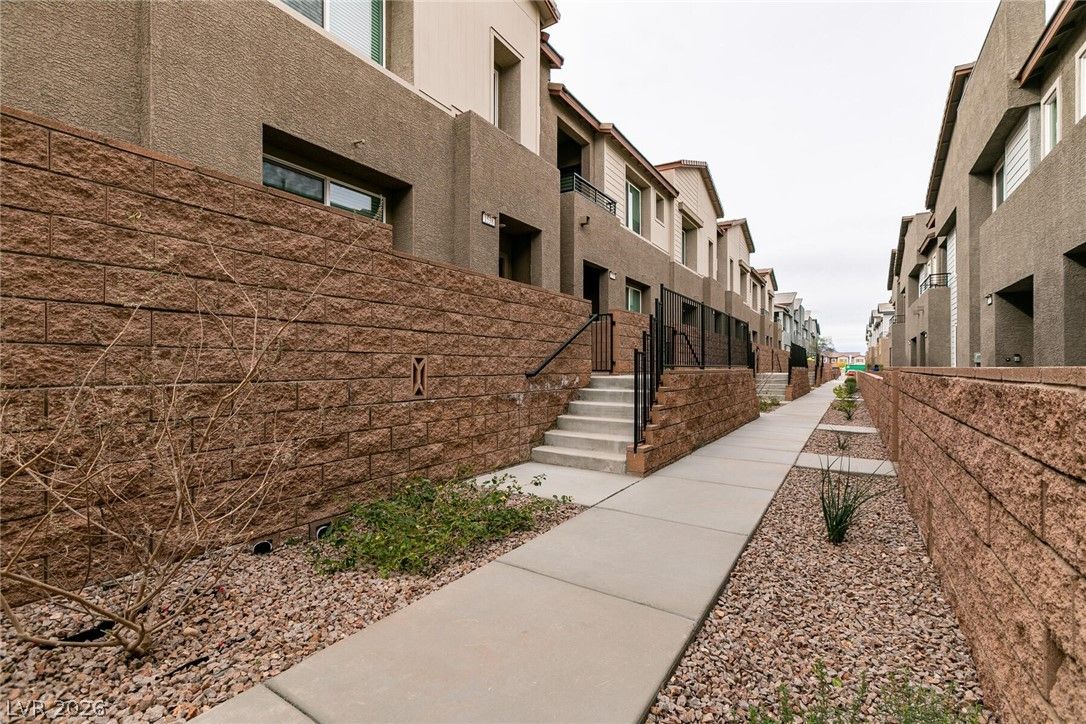 1538 Maya Crossing Avenue — photo 2