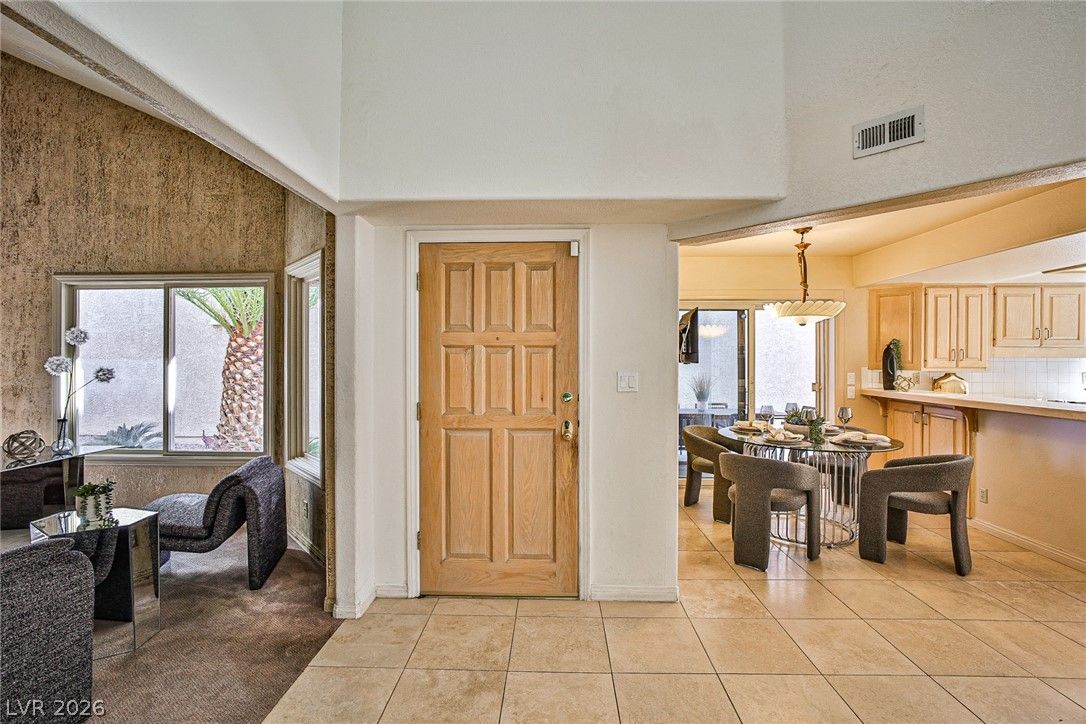 5115 Turnberry Lane — photo 2 of 40