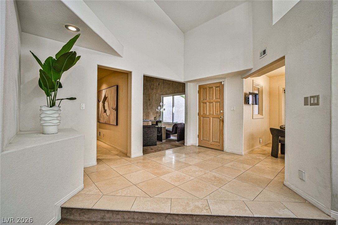 5115 Turnberry Lane — photo 3 of 40