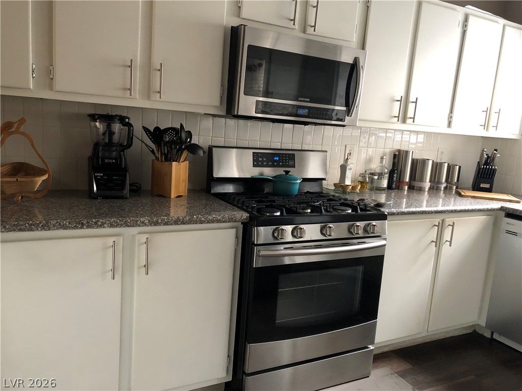 7803 Foxwood Place 4 — photo 3 of 25