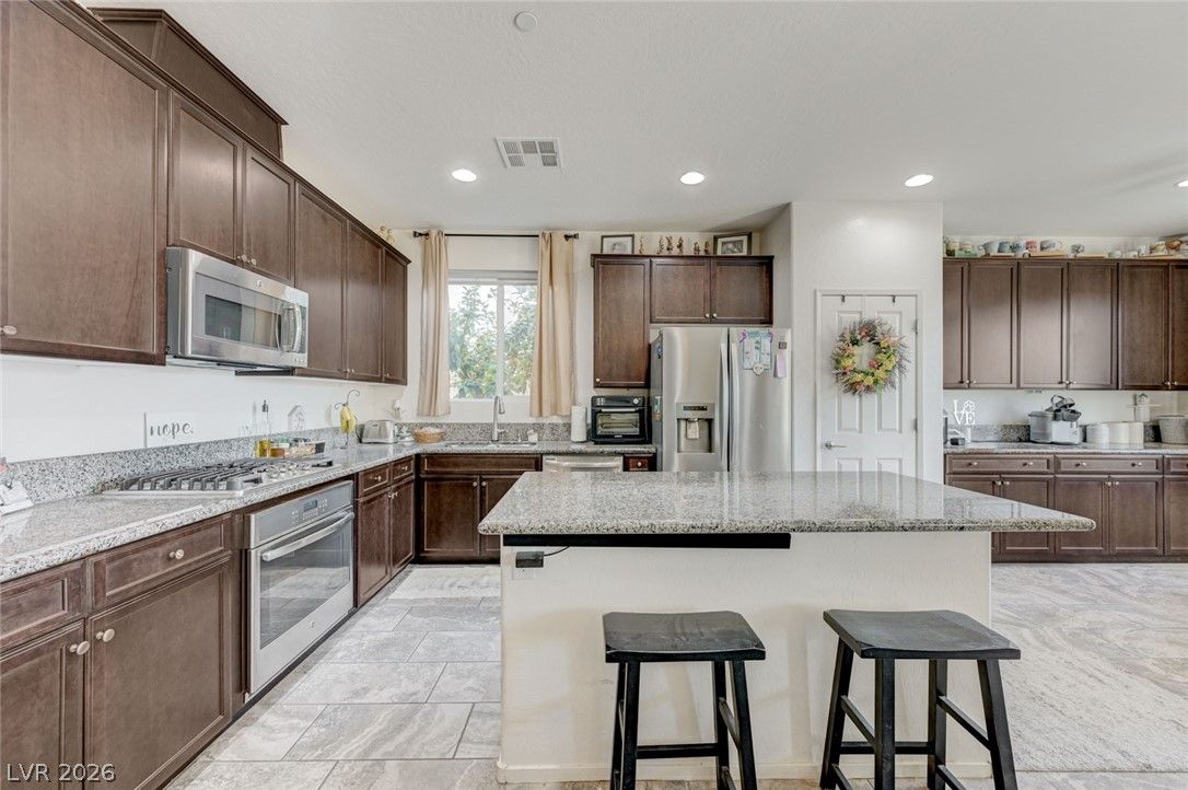 225 Piedmont Alps Street — photo 2