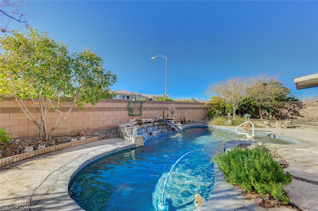 225 Piedmont Alps Street — photo 3