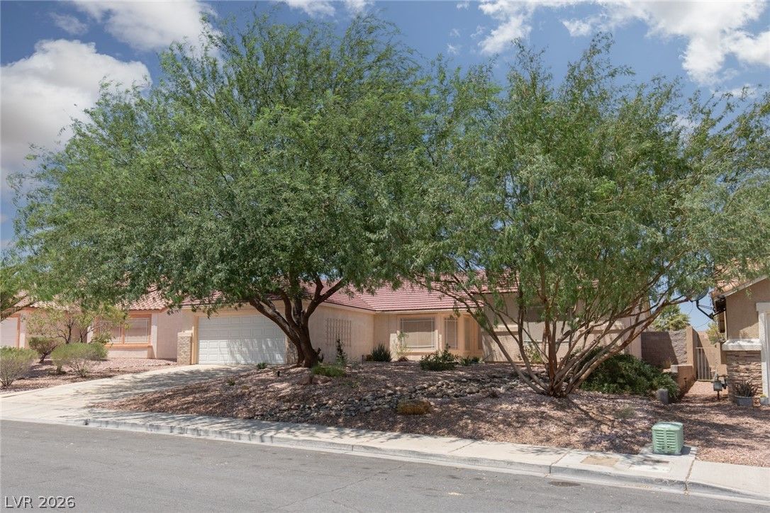 327 Perry Ellis Drive — photo 4