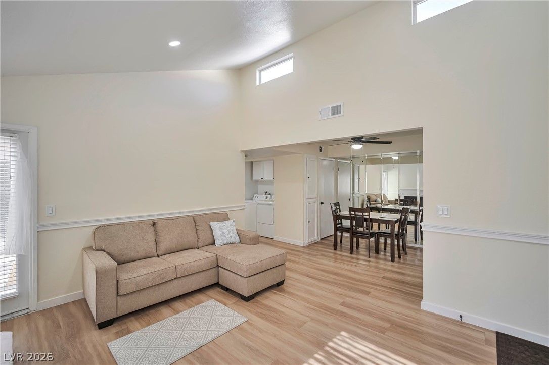 1701 East Katie Avenue 8 — photo 3