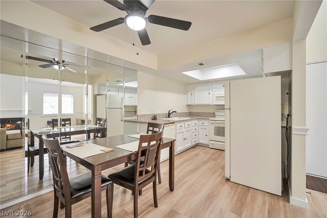 1701 East Katie Avenue 8 — photo 5