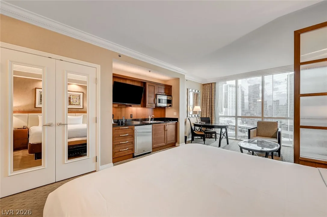 125 East Harmon Avenue 1111 — photo 2