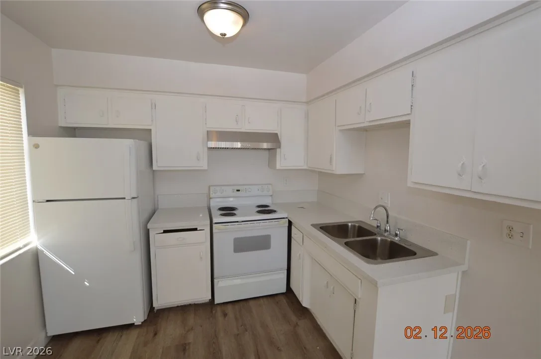 1458 Sombrero Drive 4 — photo 4 of 7