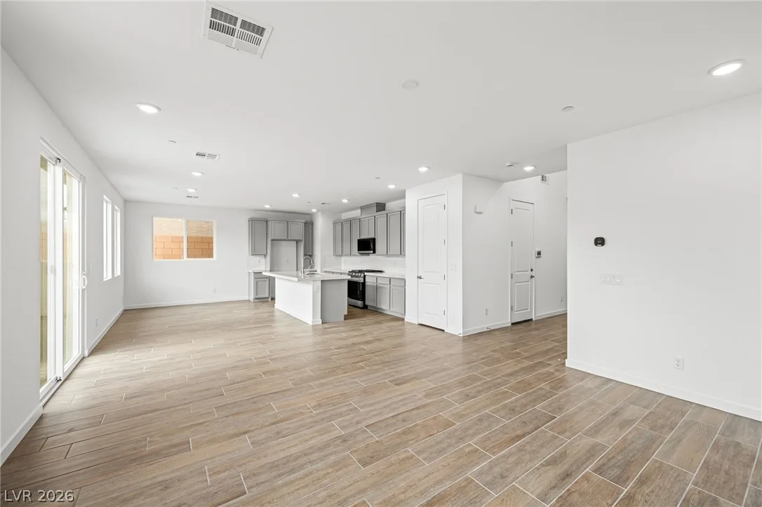 10805 Alamino Avenue — photo 3