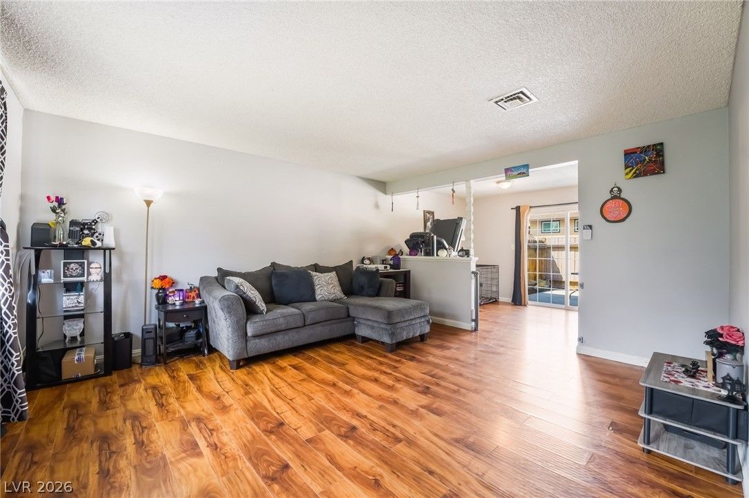6135 Meadowgrass Lane — photo 4