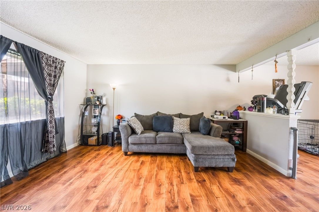 6135 Meadowgrass Lane — photo 5