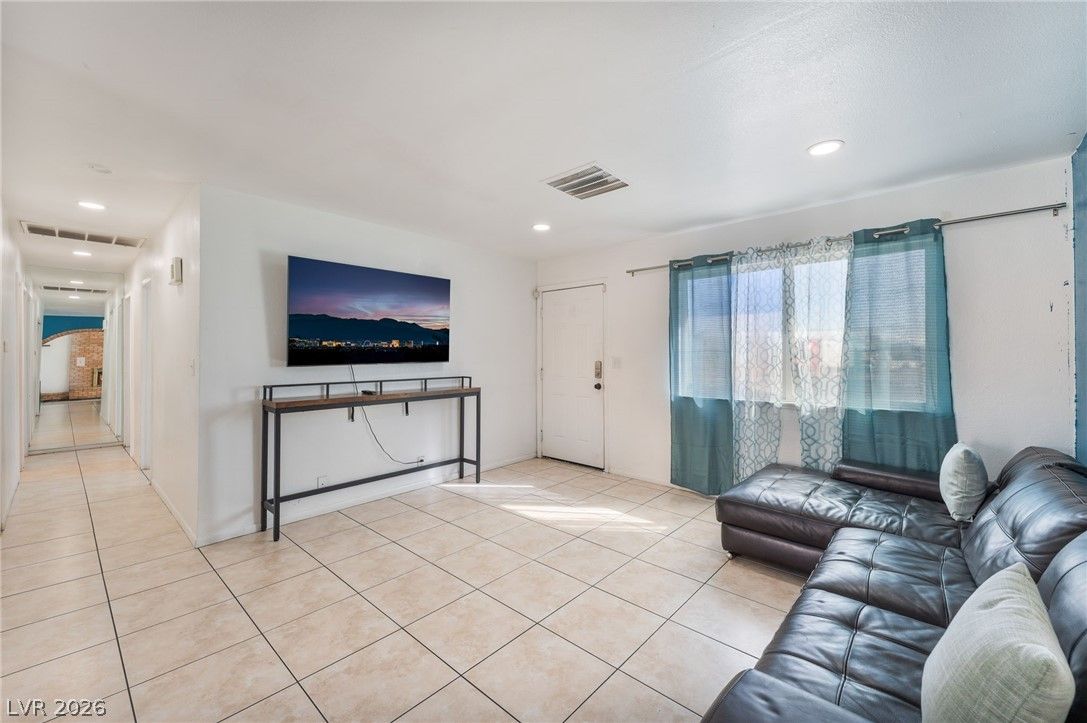 417 North Torrey Pines Drive — photo 5 of 20