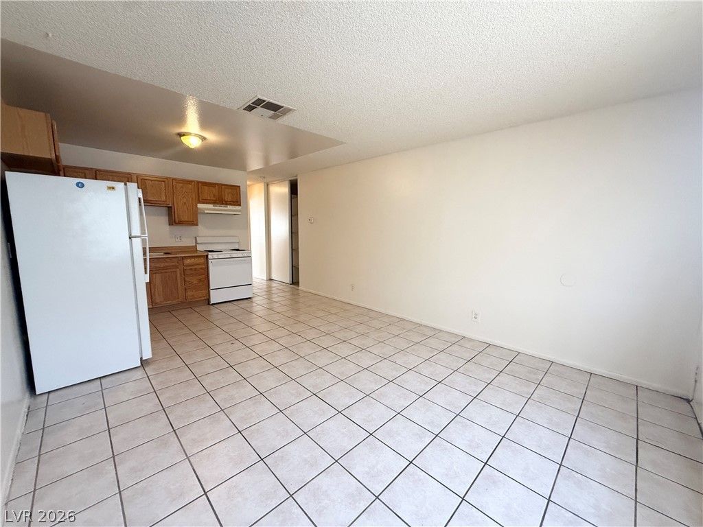 4220 Stewart Avenue 2 — photo 2 of 9