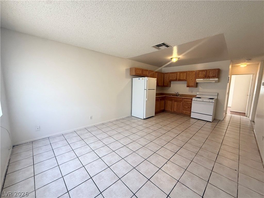 4220 Stewart Avenue 2 — photo 3 of 9