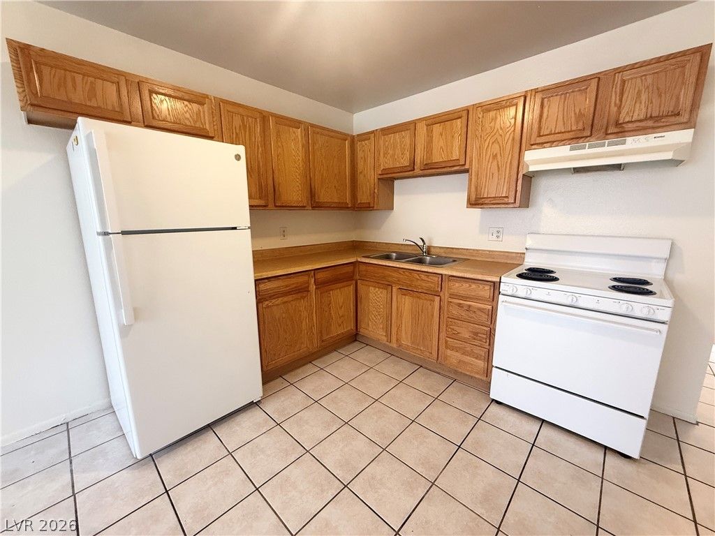 4220 Stewart Avenue 2 — photo 5 of 9