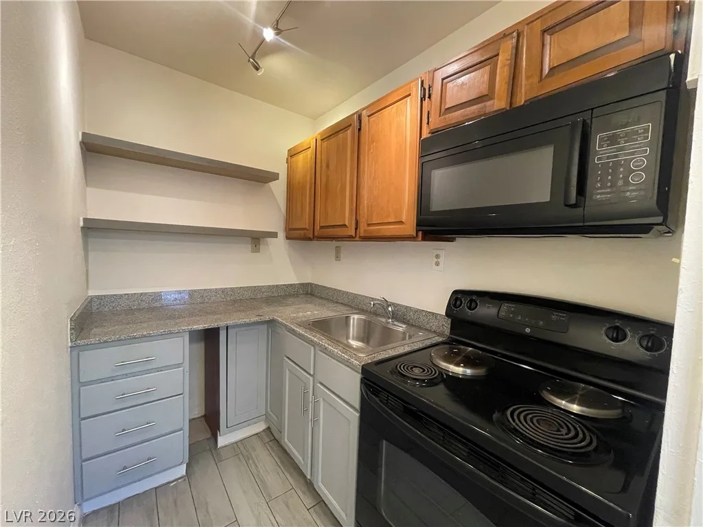 405 South 15th Street B — photo 4 of 13