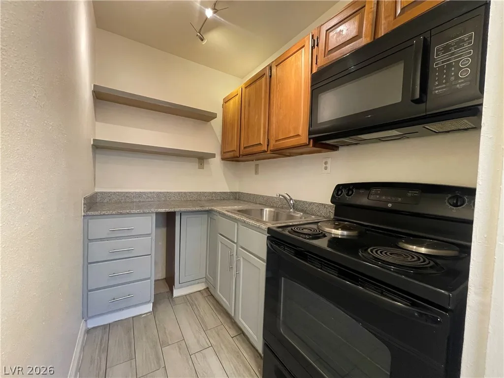 405 South 15th Street B — photo 5 of 13