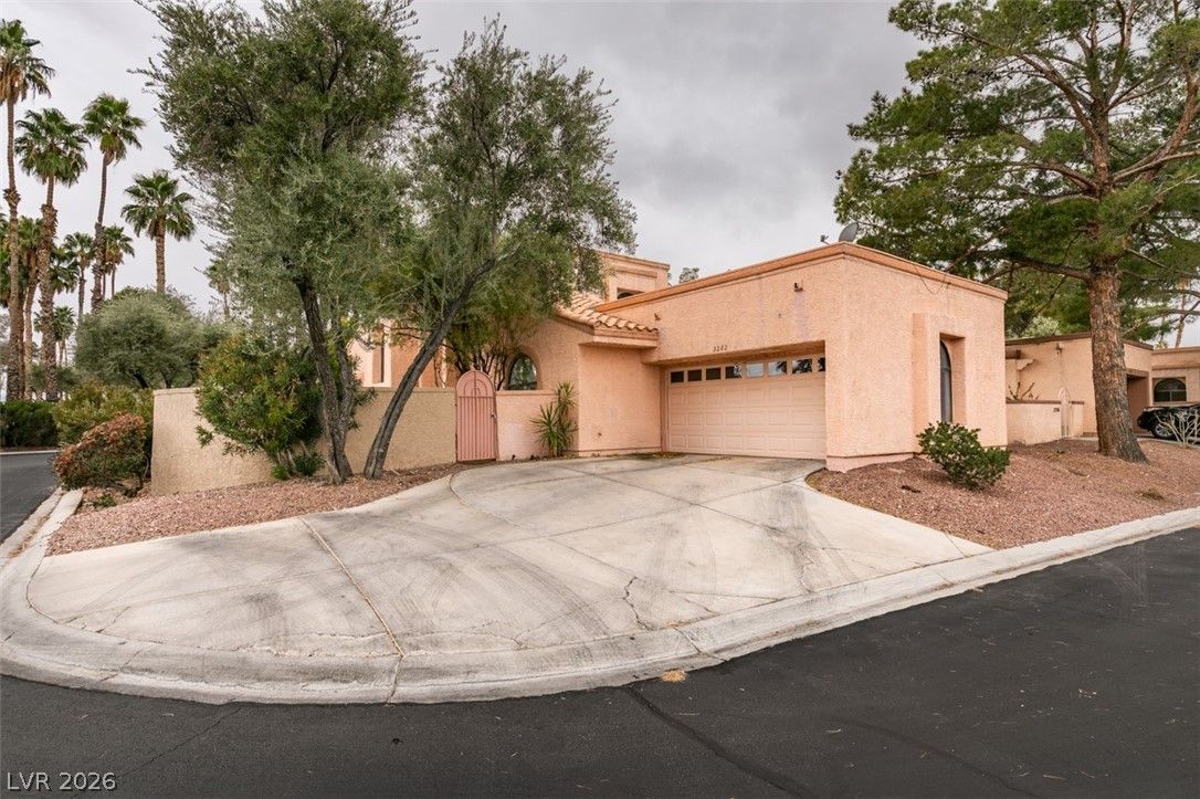 3202 Brookfield Drive — photo 1