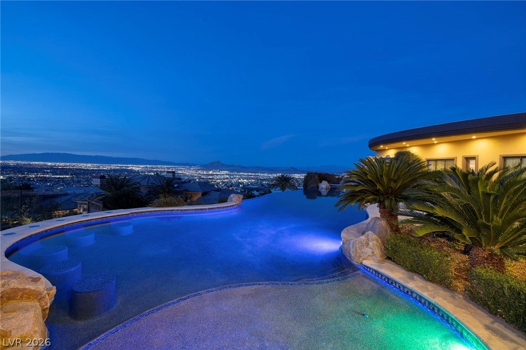 472 Saint Moritz Drive — photo 2
