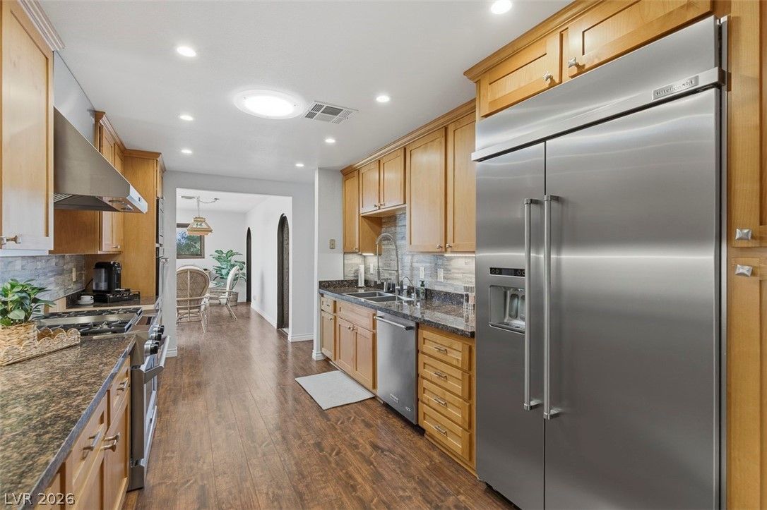 1558 Duneville Street — photo 1 of 61
