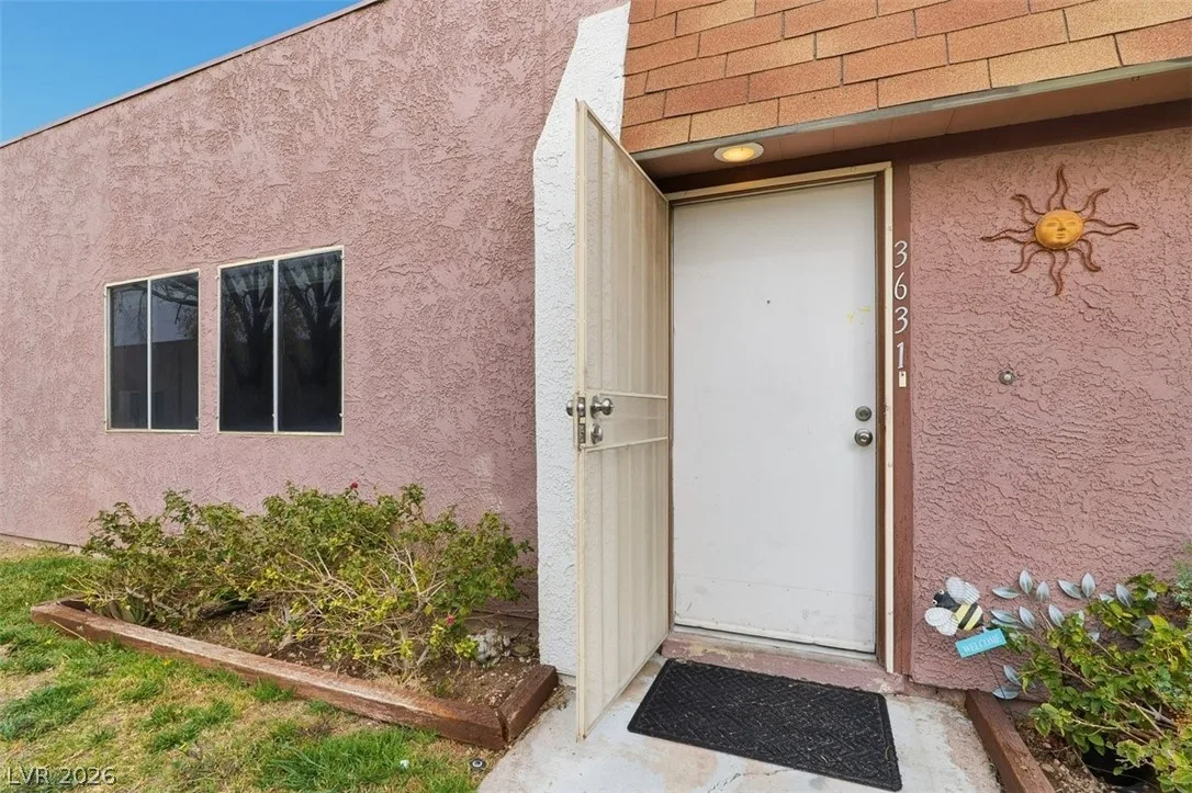 3631 Villa Knolls East Drive — photo 3