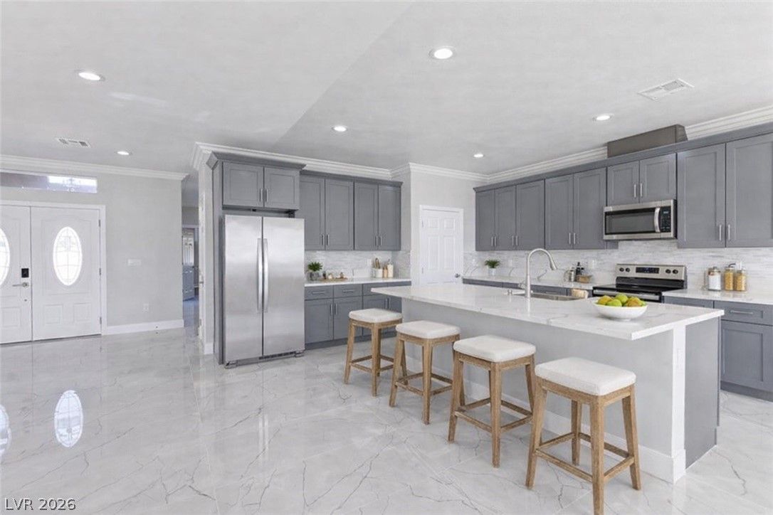 2140 Upland Avenue — photo 3 of 7