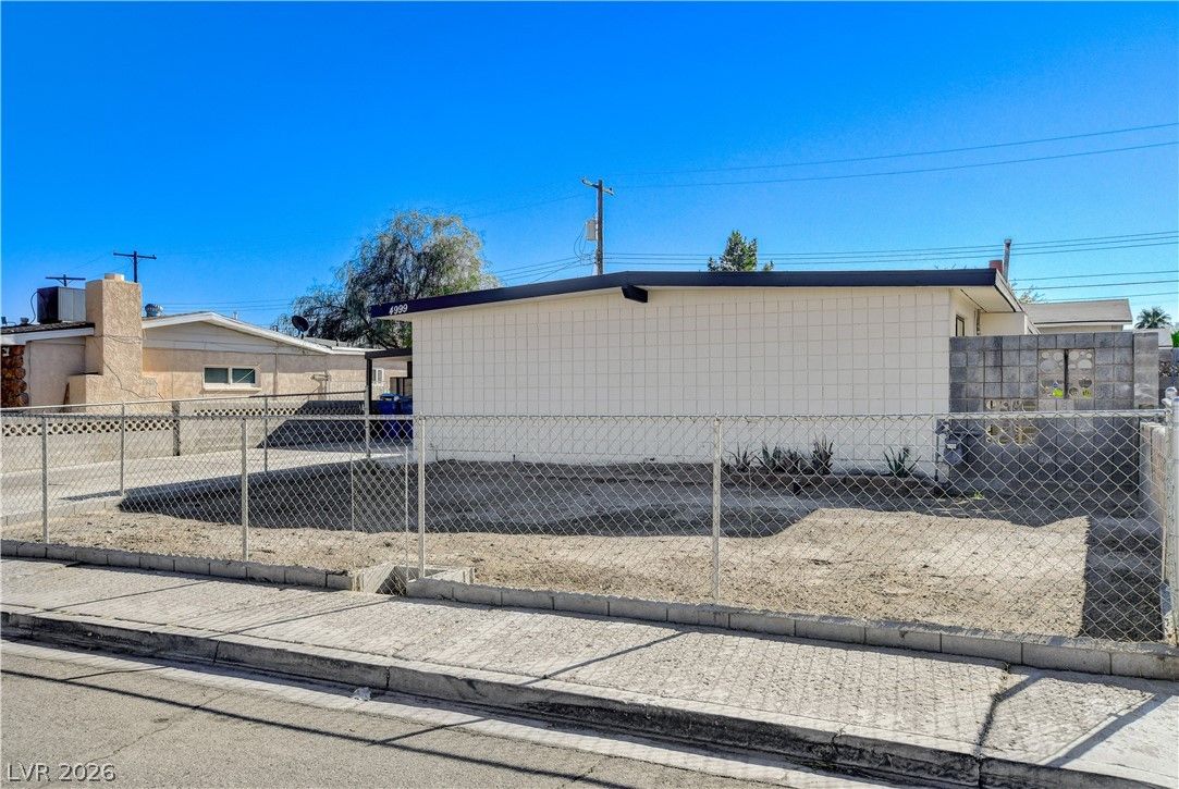 4999 Meredith Avenue — photo 2
