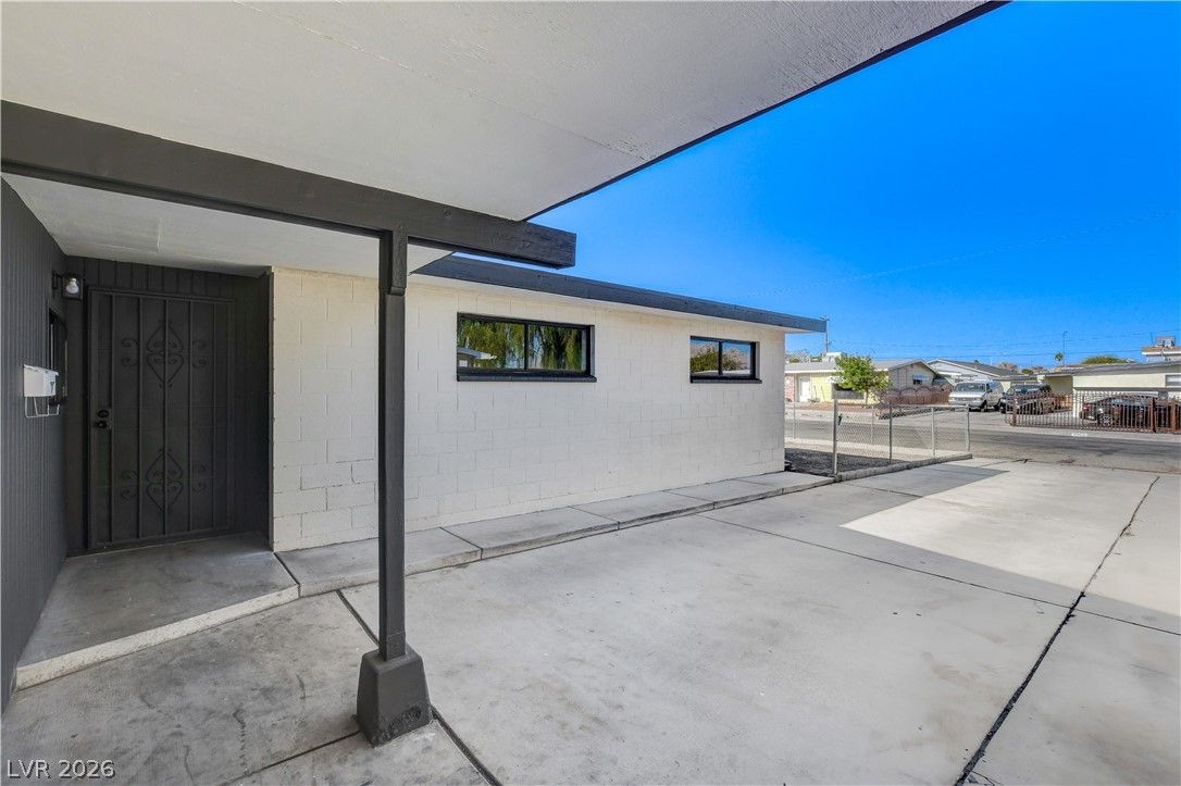 4999 Meredith Avenue — photo 3