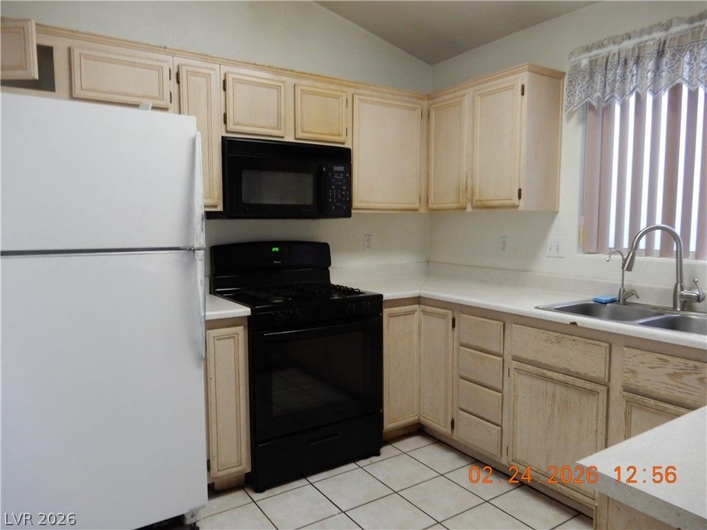 4339 Coyote Crest Court — photo 4 of 16