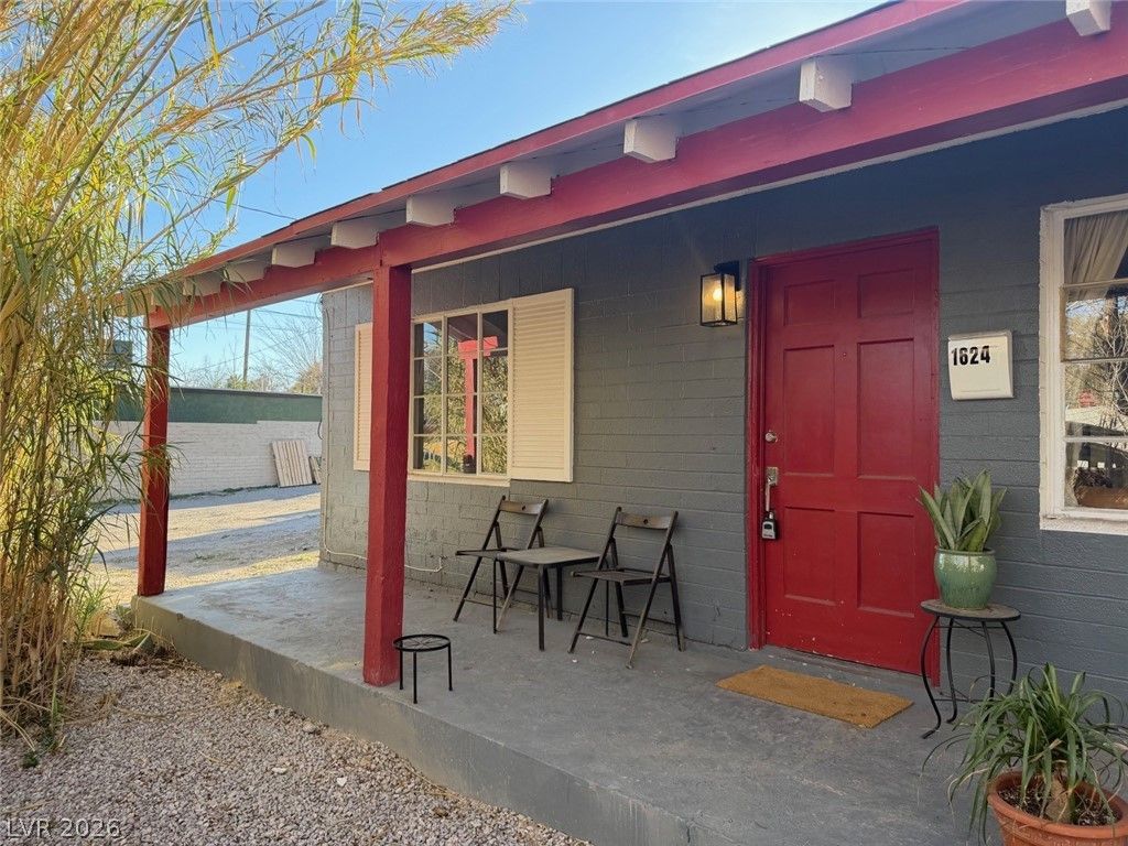 1622 Thelma Lane — photo 3 of 25