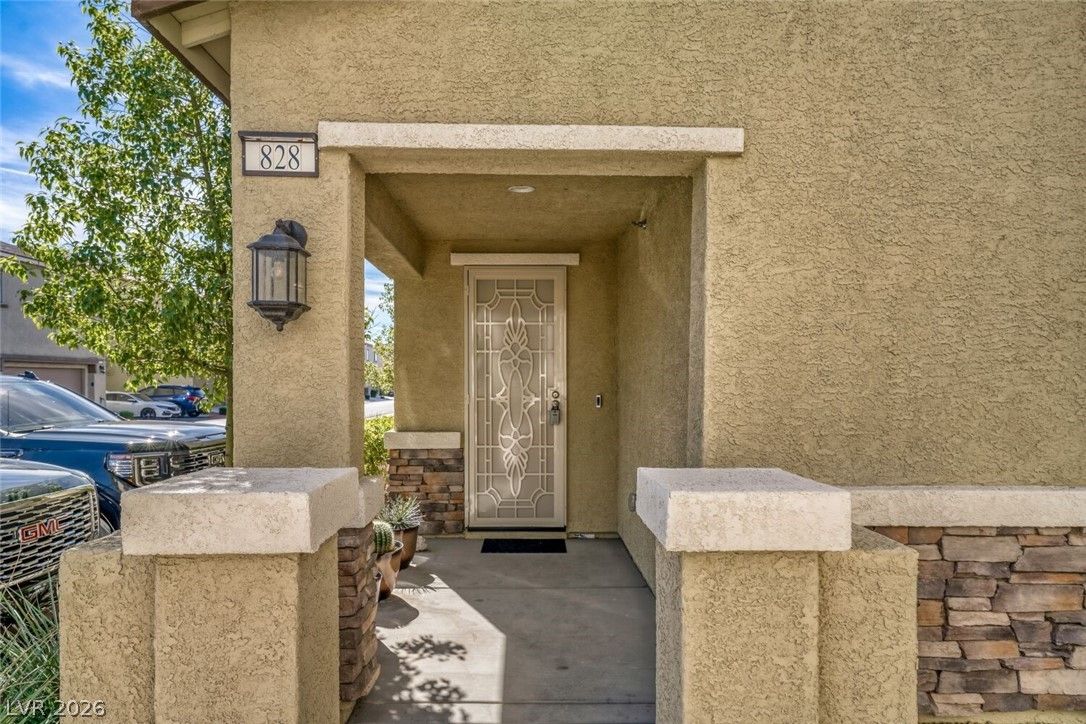 828 Grand Country Avenue — photo 5
