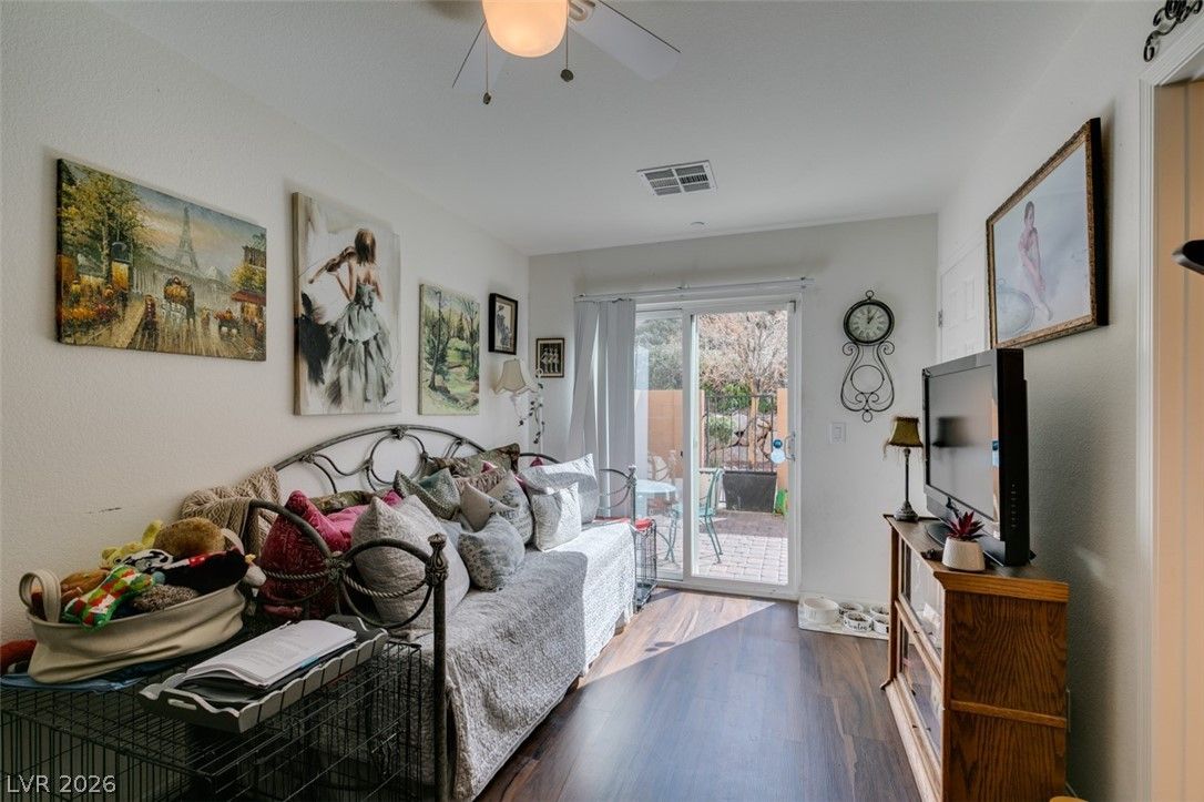 1525 Spiced Wine Avenue 17105 — photo 5