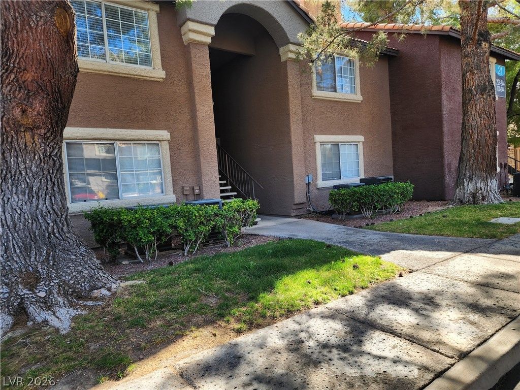 2750 South Durango Drive 1143 — photo 2 of 23