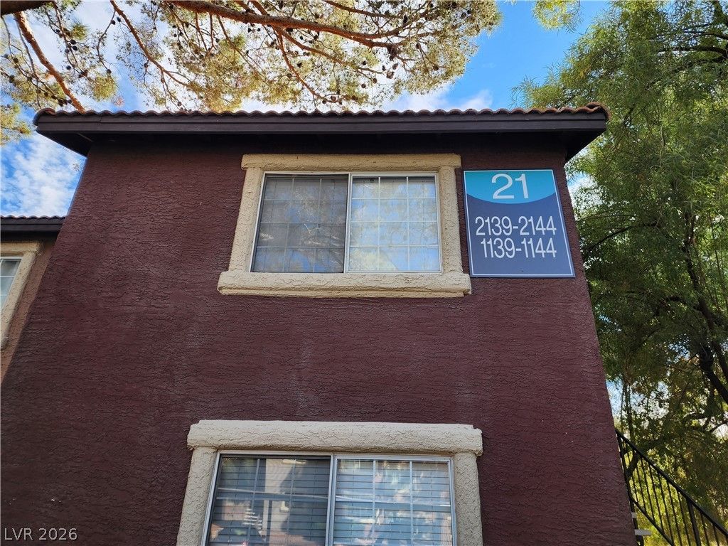2750 South Durango Drive 1143 — photo 4 of 23