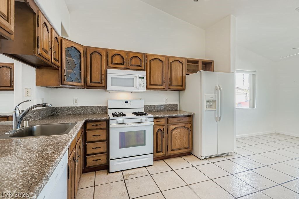 5605 Estrella Mountain Court — photo 4 of 35