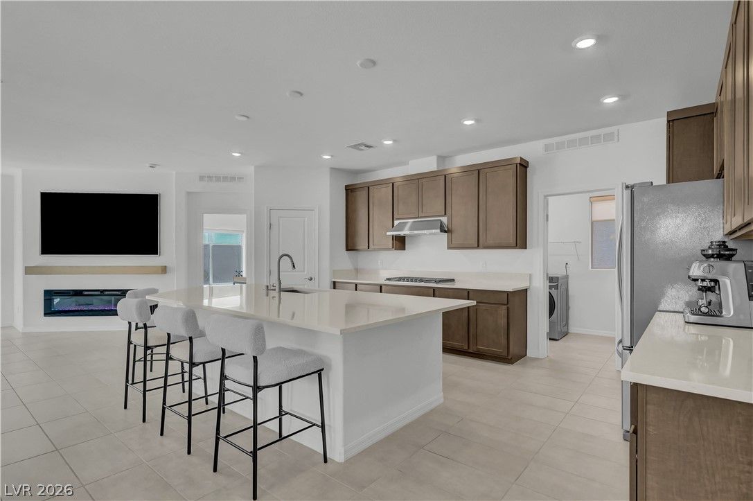 7769 Vibrant Peak Avenue — photo 3