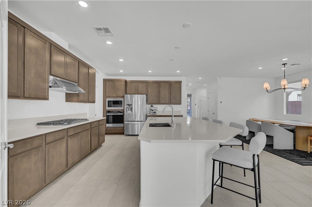 7769 Vibrant Peak Avenue — photo 4