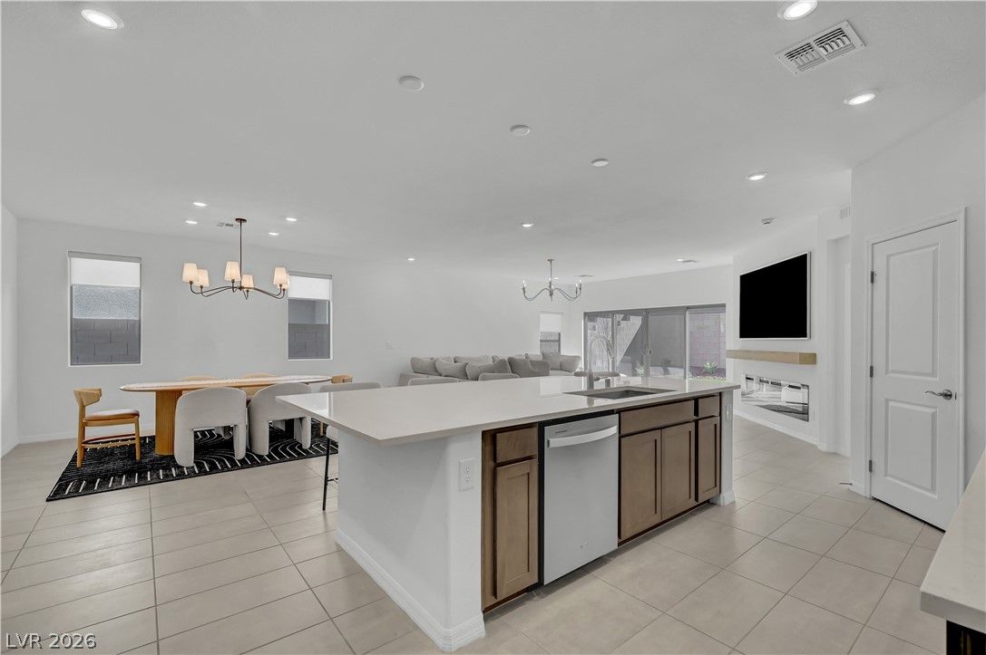 7769 Vibrant Peak Avenue — photo 5