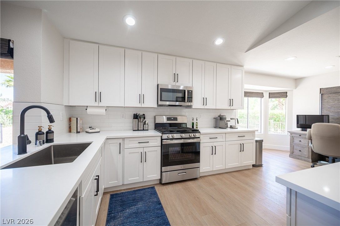 2548 Tumble Brook Drive — photo 3