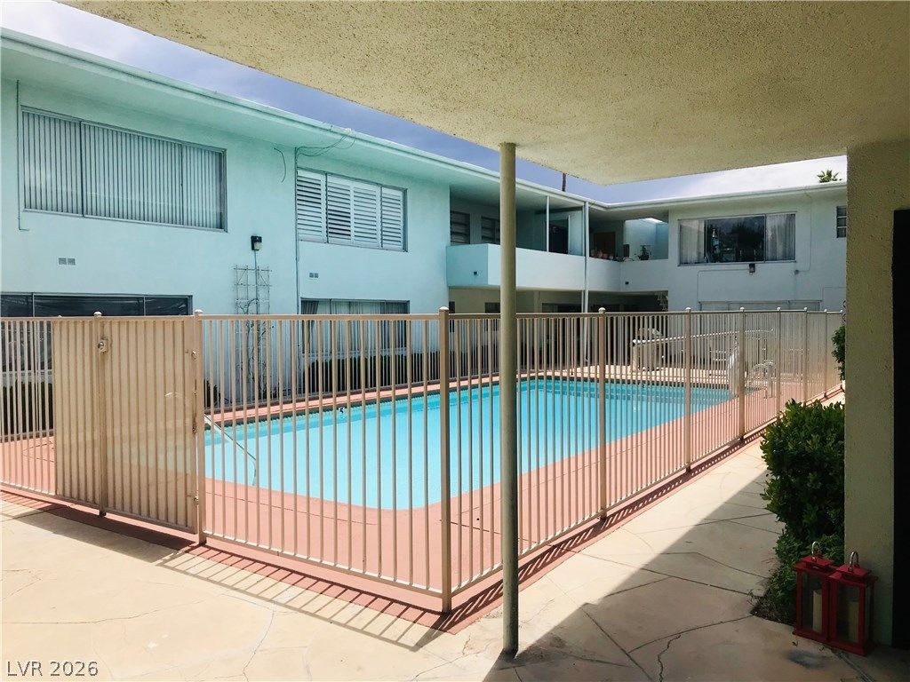 1700 Rexford Drive 209 — photo 3