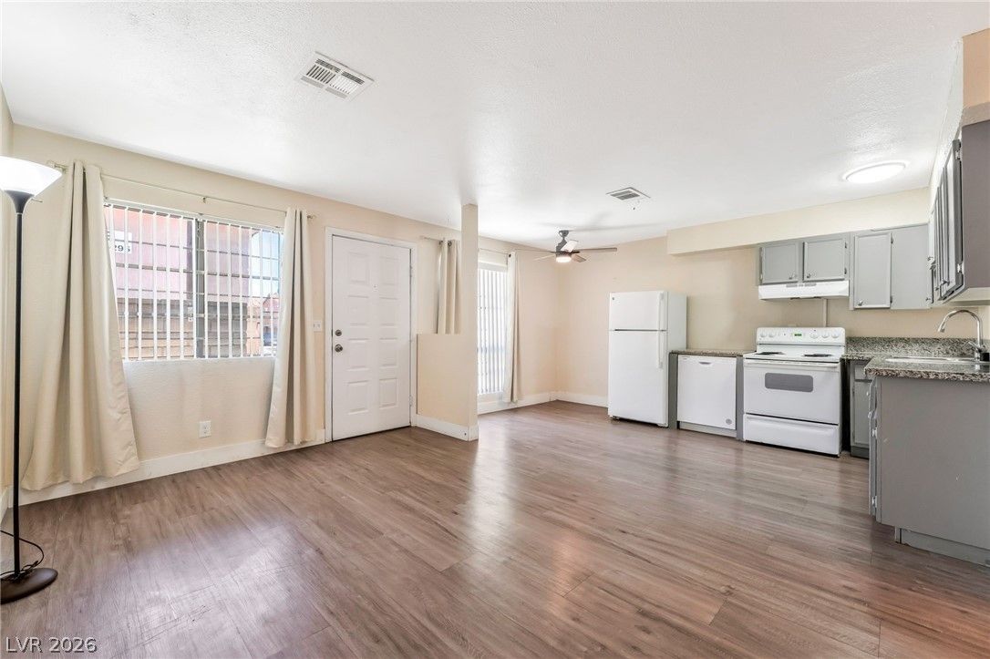 4300 North Lamont Street 200 — photo 3 of 15