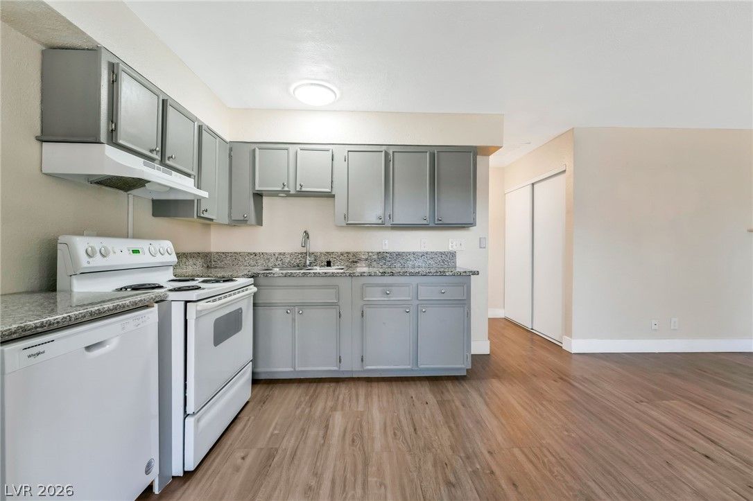 4300 North Lamont Street 200 — photo 4 of 15