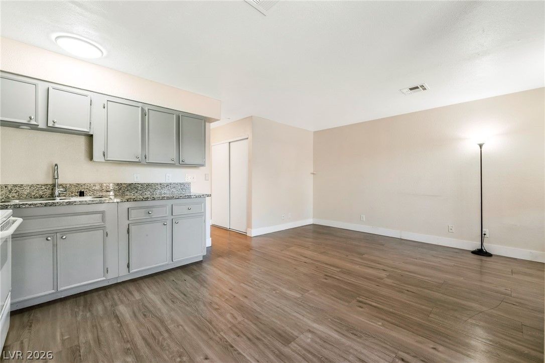4300 North Lamont Street 200 — photo 5 of 15