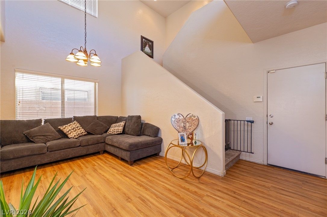 4464 Penguin Avenue — photo 4 of 25