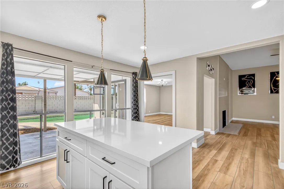 5209 Champions Avenue — photo 3 of 38