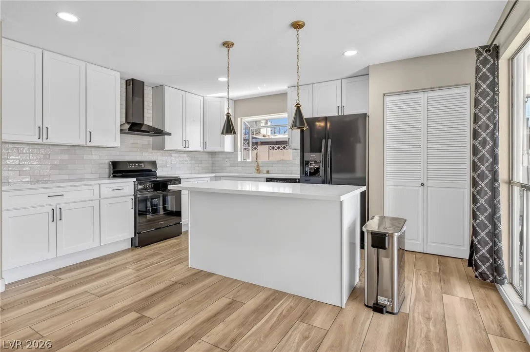 5209 Champions Avenue — photo 4 of 38