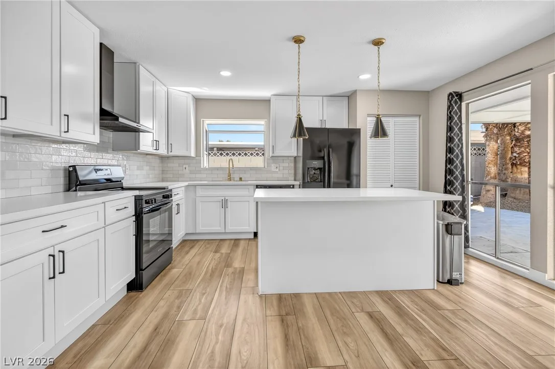 5209 Champions Avenue — photo 5 of 38