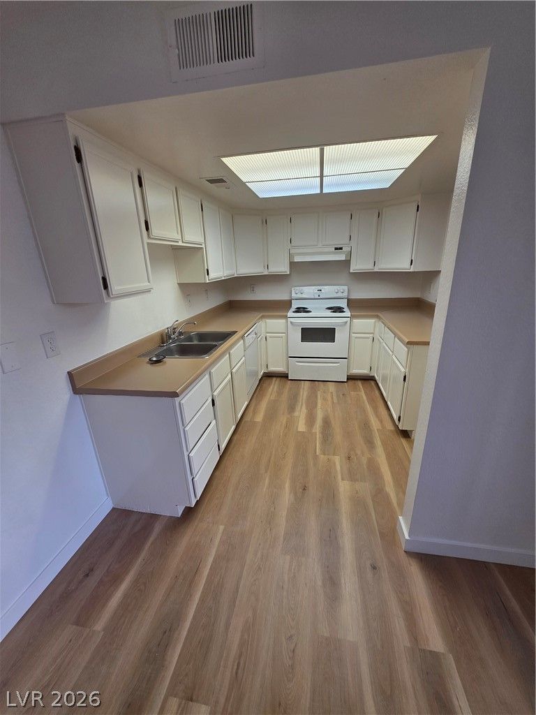 1601 Justin Court 0 — photo 4 of 28