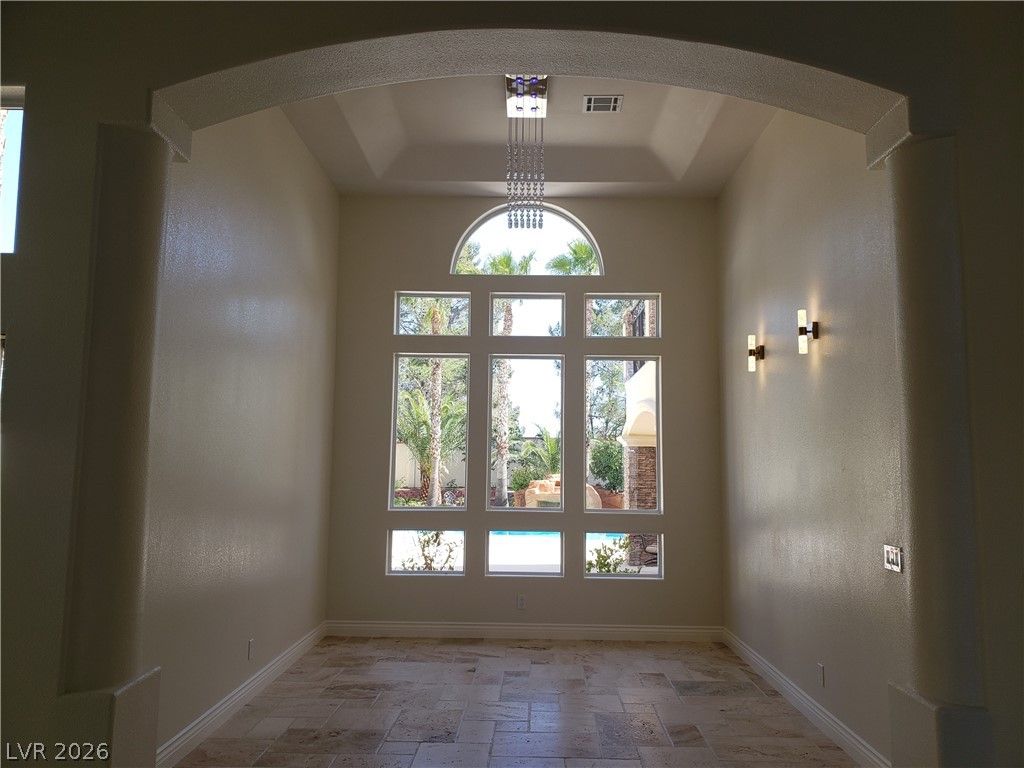 7261 Obannon Drive — photo 4